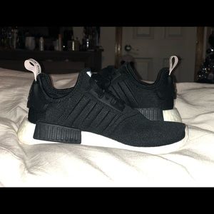 Tennis shoes adidas NMD_R1